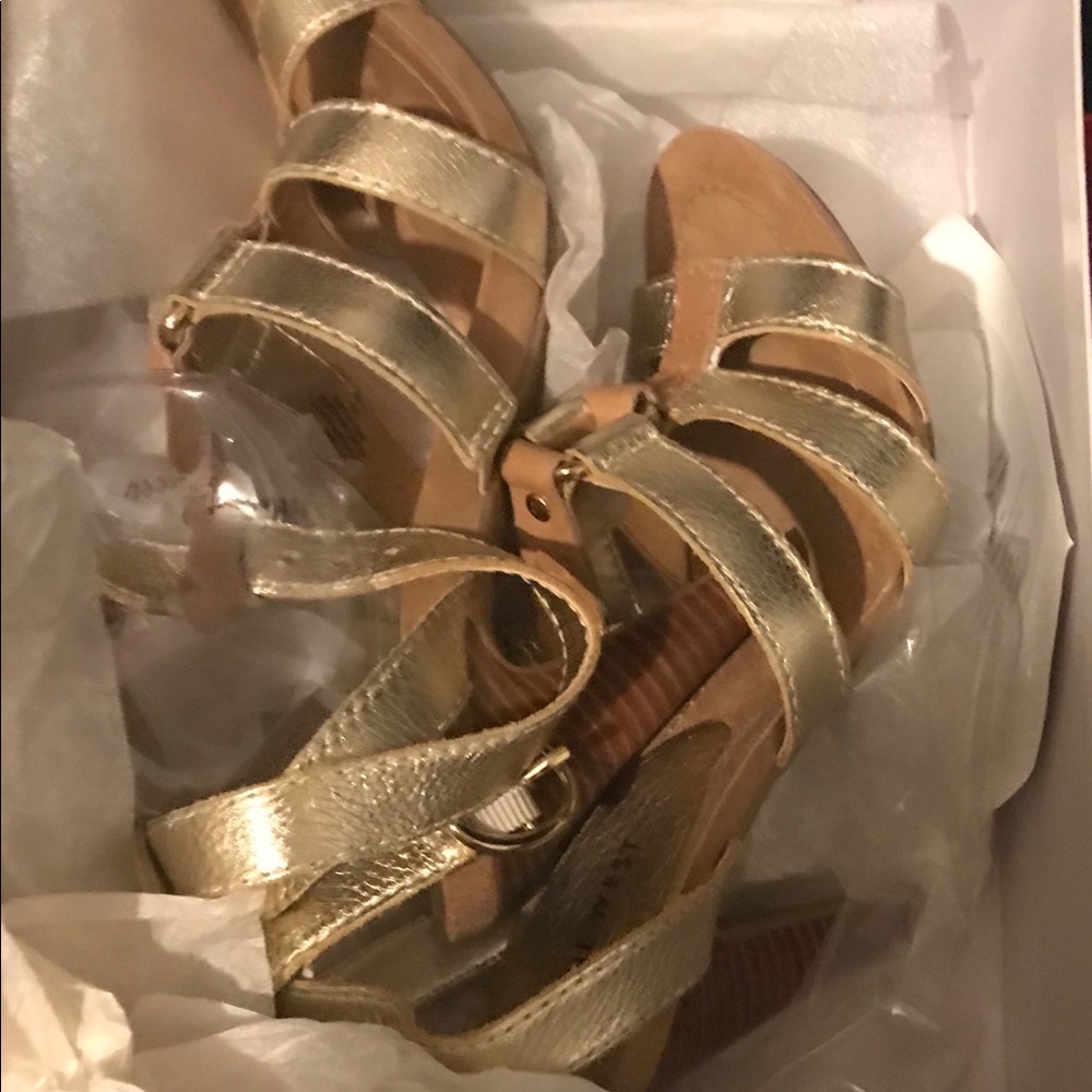 Nine West Platino Sandal 7 1/2